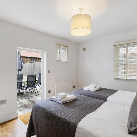 Two Bed Flat In Bush Hill Park Apartment Enfield Bagian luar foto