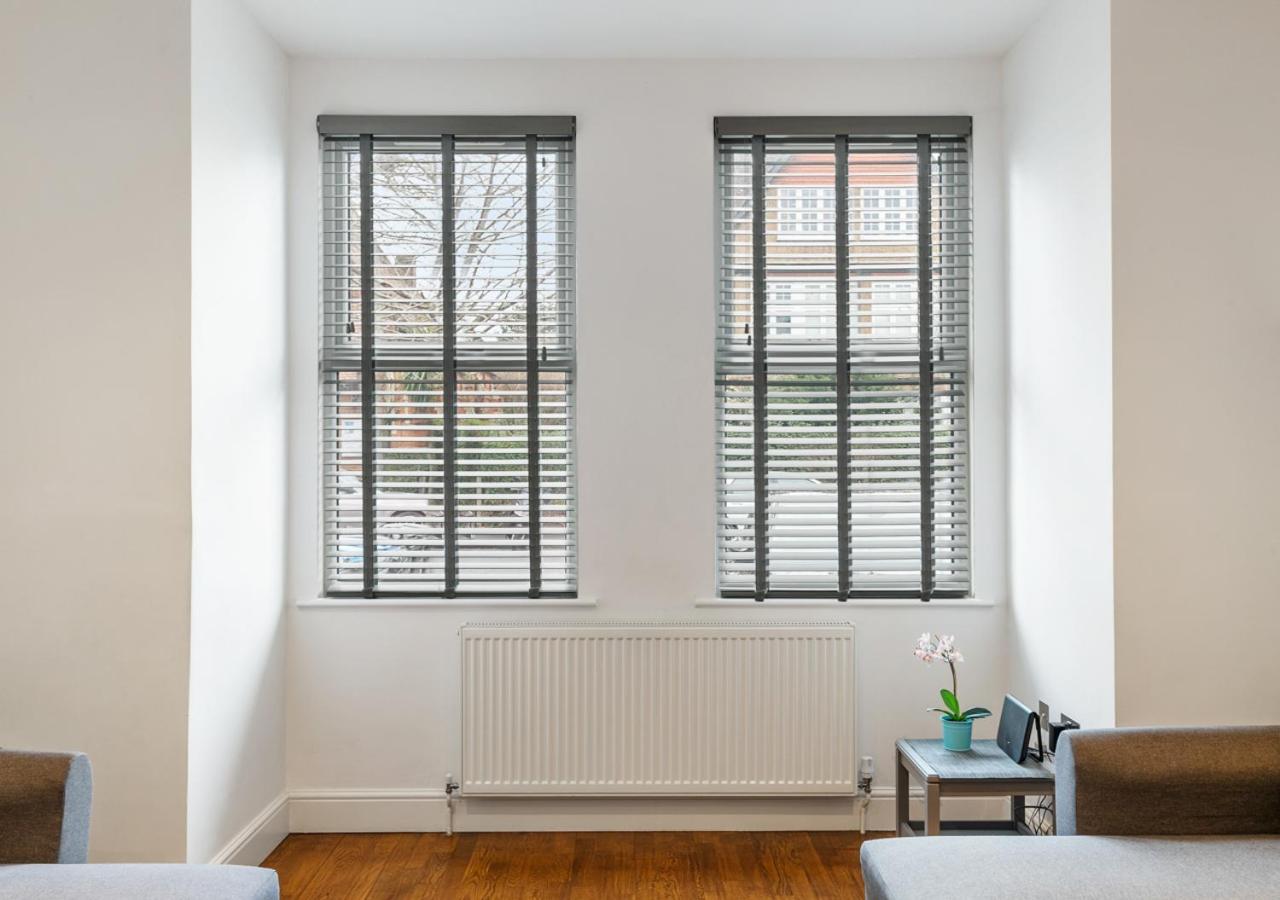 Two Bed Flat In Bush Hill Park Apartment Enfield Bagian luar foto