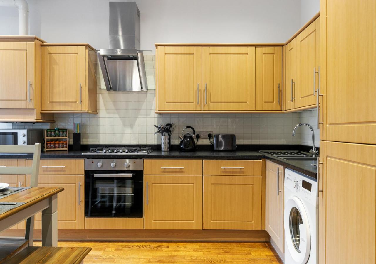 Two Bed Flat In Bush Hill Park Apartment Enfield Bagian luar foto