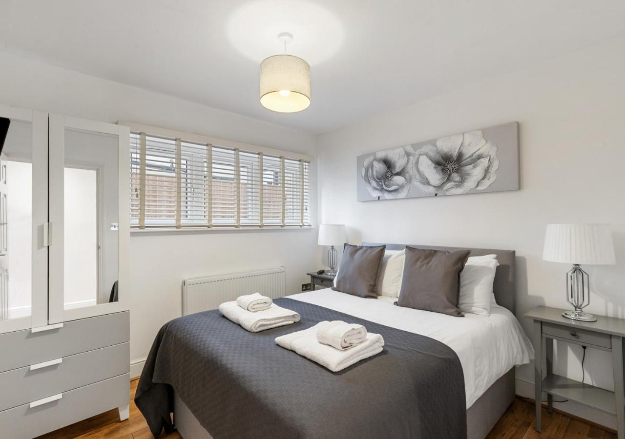 Two Bed Flat In Bush Hill Park Apartment Enfield Bagian luar foto