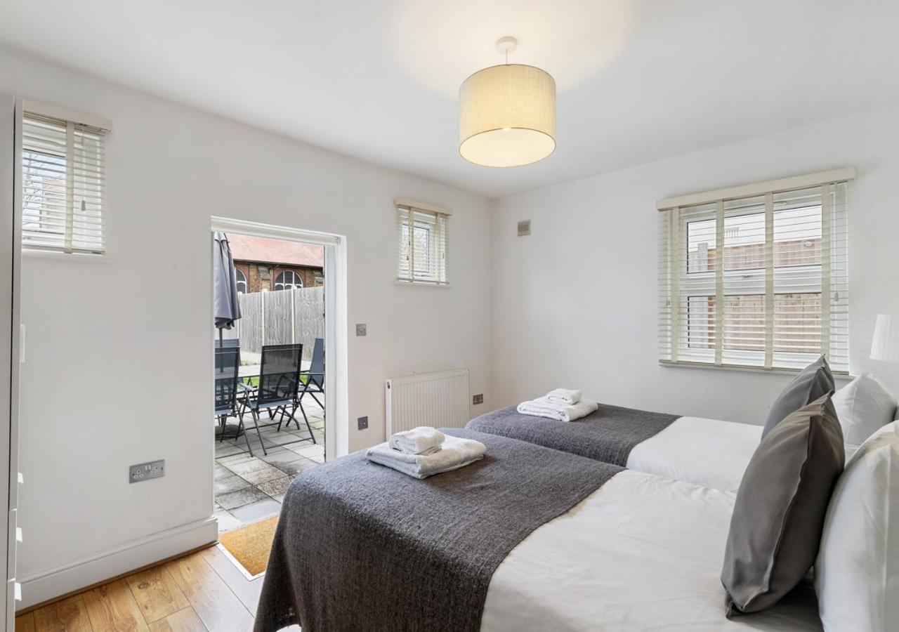 Two Bed Flat In Bush Hill Park Apartment Enfield Bagian luar foto