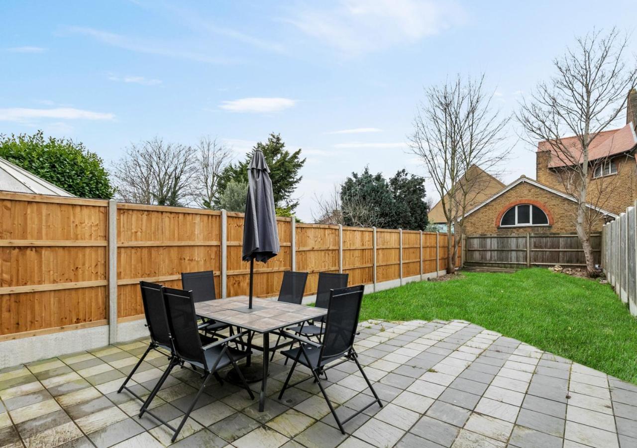 Two Bed Flat In Bush Hill Park Apartment Enfield Bagian luar foto