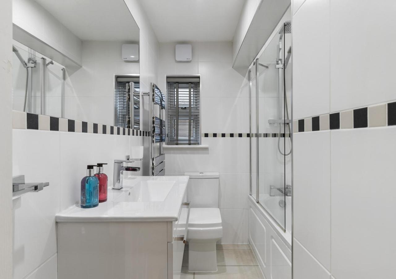 Two Bed Flat In Bush Hill Park Apartment Enfield Bagian luar foto