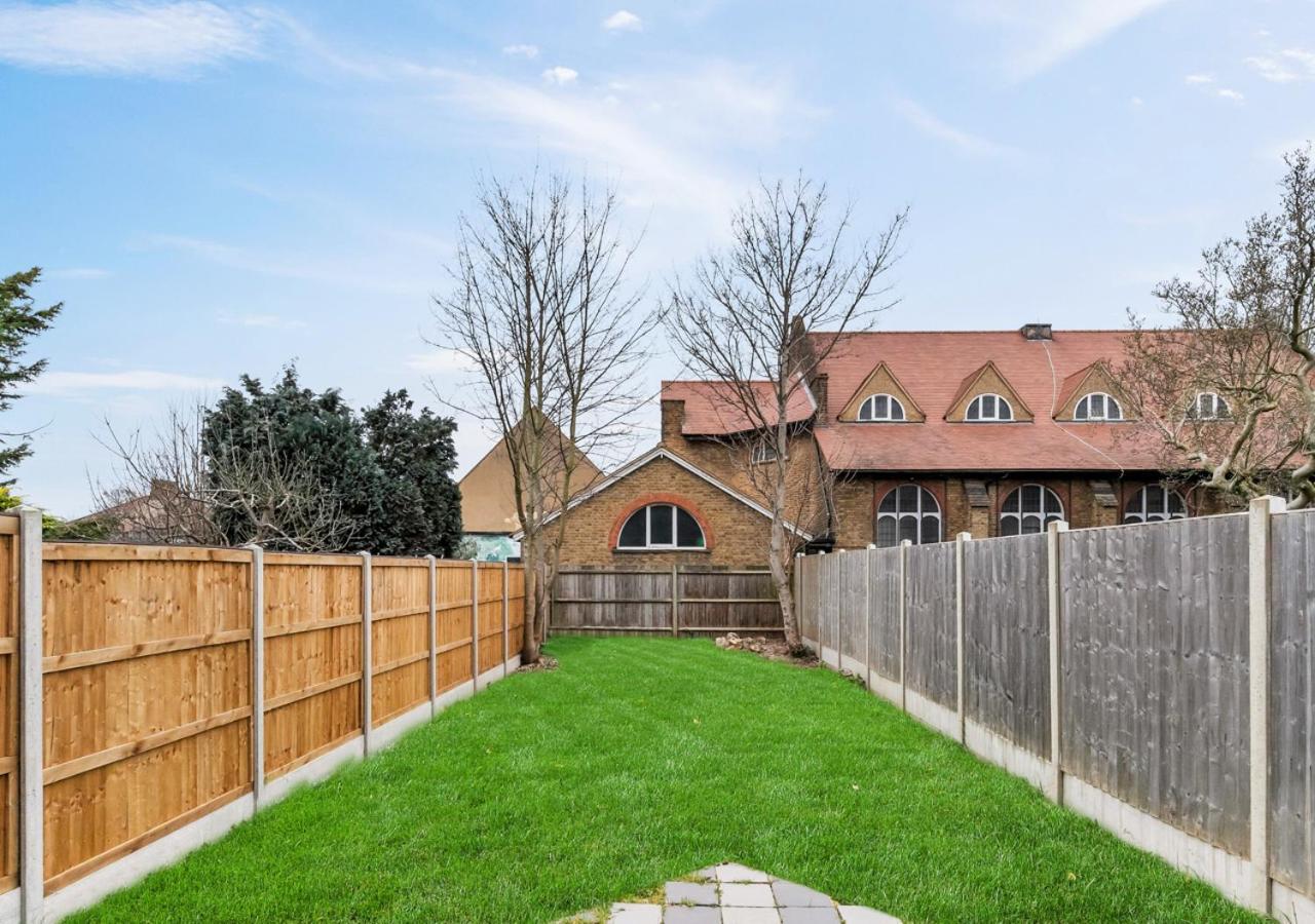 Two Bed Flat In Bush Hill Park Apartment Enfield Bagian luar foto