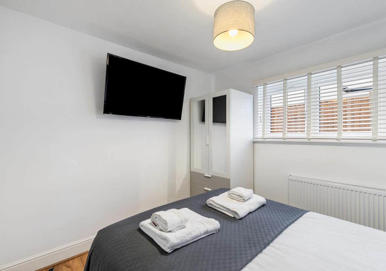 Two Bed Flat In Bush Hill Park Apartment Enfield Bagian luar foto