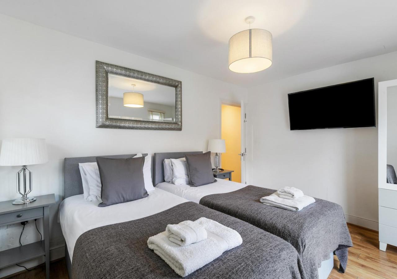 Two Bed Flat In Bush Hill Park Apartment Enfield Bagian luar foto